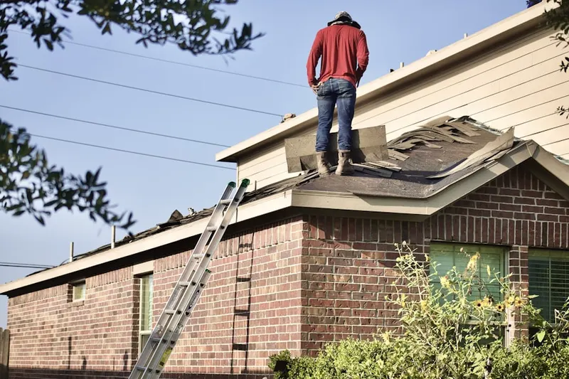 Professional roofer working on a residential roof in El Pueblo